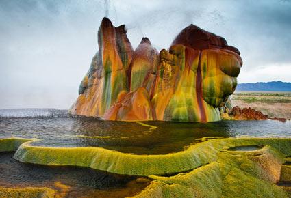 نبع Fly Geyser  عجيبة طبيعية إستثنائية